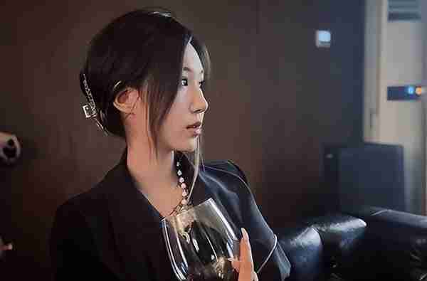 北京20岁女子被叫“大叔”,花6万做鼻子,术后换头,惊艳全家!