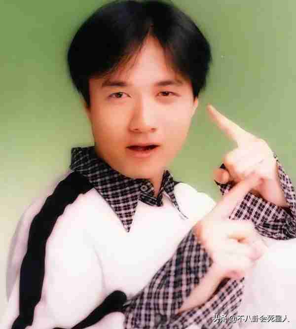25位明星割过双眼皮,谁自然谁“毁容”一目了然
