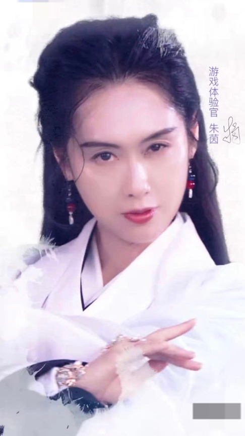 49岁朱茵再扮古装少女,双眼皮凹陷显老态,不似紫霞有仙气