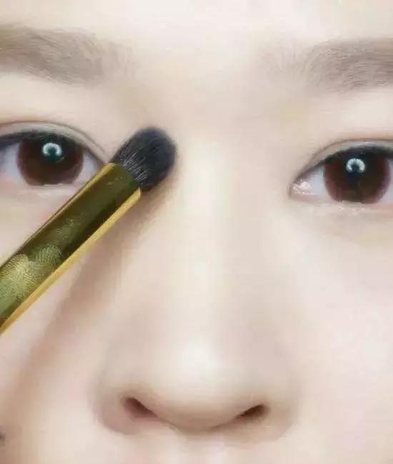 鼻子塌怎么化妆?4个化妆技巧胜过隆鼻!