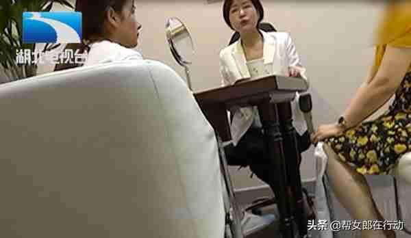 女子在艺星美容做隆鼻,鼻子肿得发亮