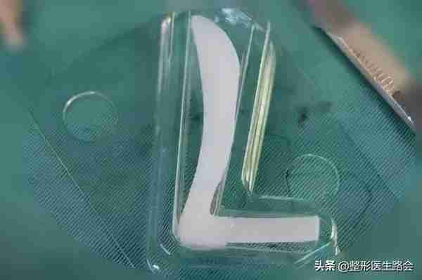 硅胶隆鼻是永久的吗?用它做鼻子有什么危害吗?