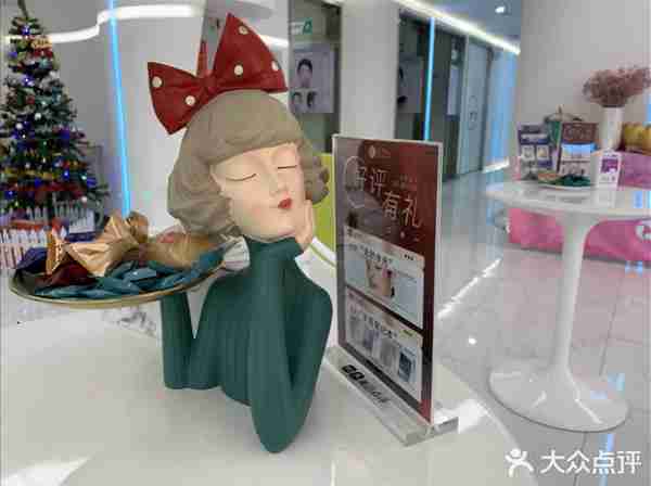 女子打瘦脸针后右脸咬肌凸出疑似“蛙腮”,深圳美莱回应