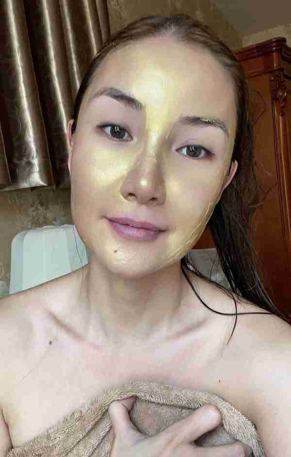 央视女主播自曝整容?晒割双眼皮手术全过程,做完连夸自己变年轻
