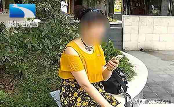 女子在艺星美容做隆鼻,鼻子肿得发亮