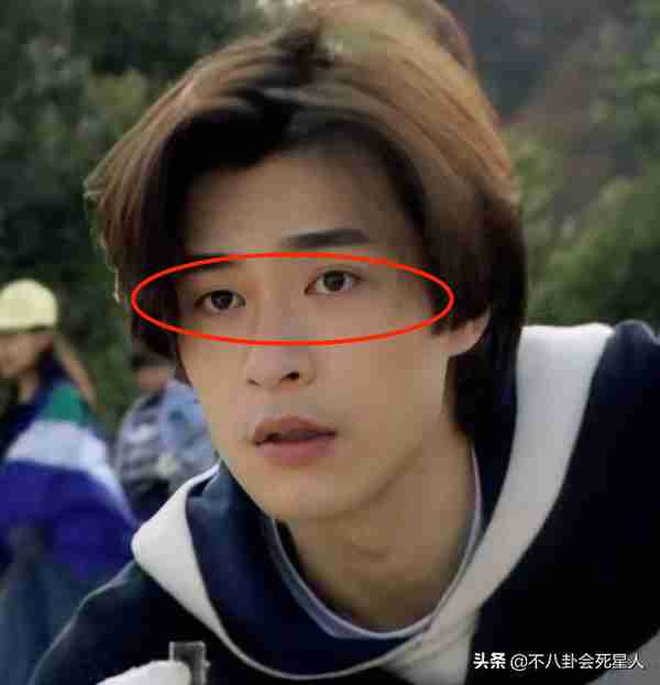 25位明星割过双眼皮,谁自然谁“毁容”一目了然