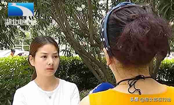 女子在艺星美容做隆鼻,鼻子肿得发亮