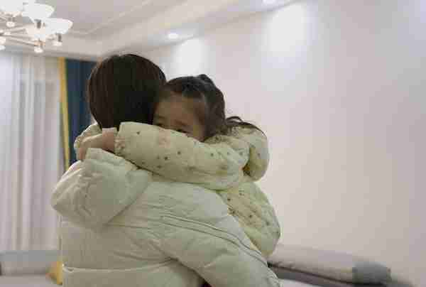 毁容、离婚、焦虑:生活崩坏在一场失败的眼整形后