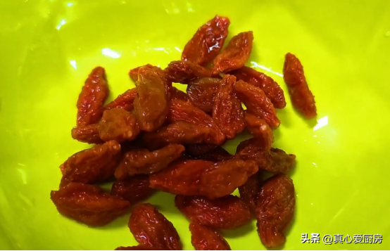 男人过了50岁,这2样食物要多吃,一周吃两次,腿脚有劲,有营养