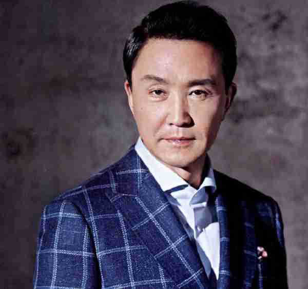 坎坷的吴刚:我没割双眼皮、没整容,老婆岳秀清是我的管家