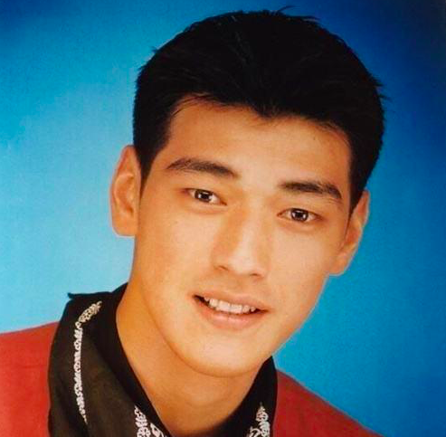他们的“双眼皮”竟不是原装,原来功夫巨星和颜值男神也曾动过刀